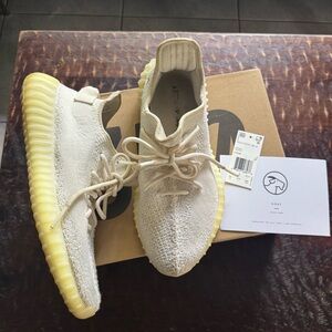 Yeezy Boost 350 triple white v2 sneakers - size 11 W, 9.5 M